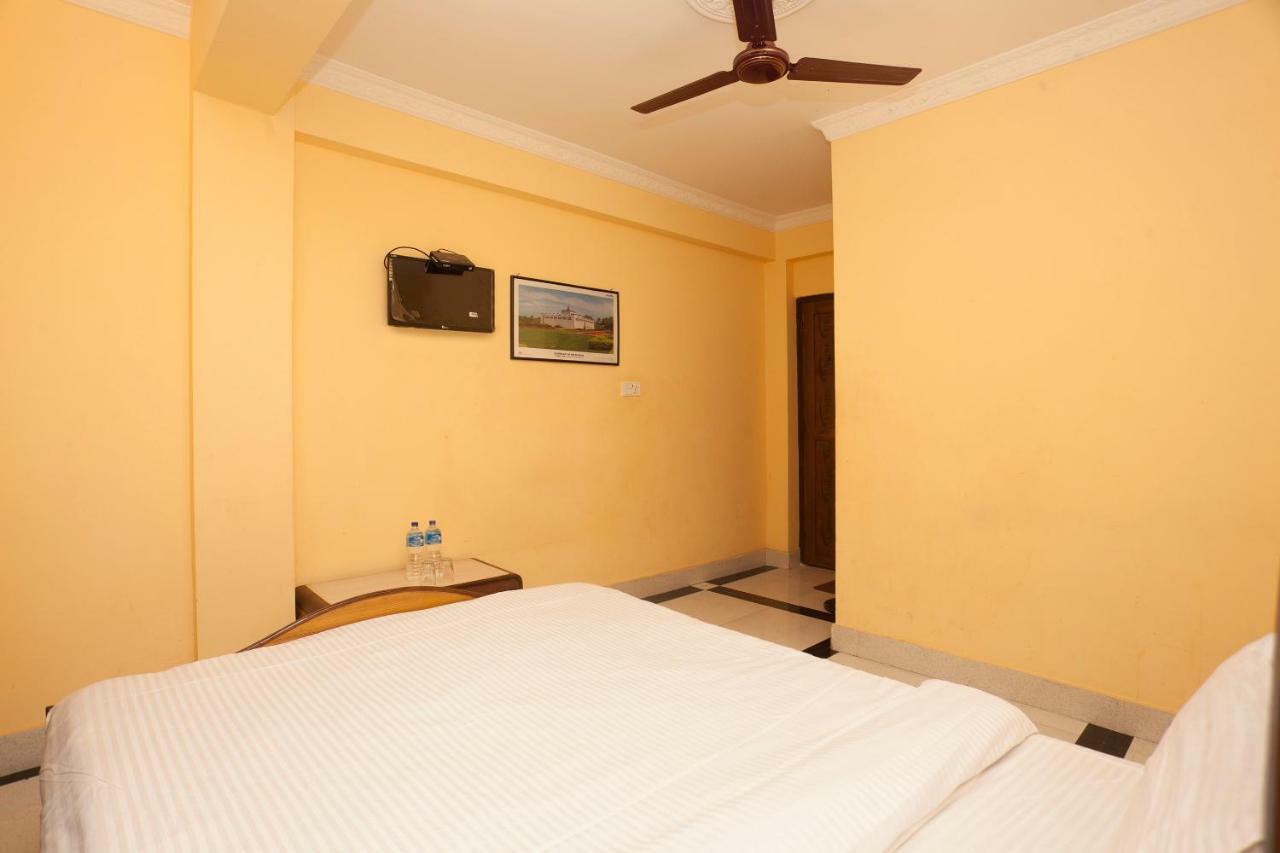 Spot On 397 Hotel Triveni Guest House Kathmandu Esterno foto